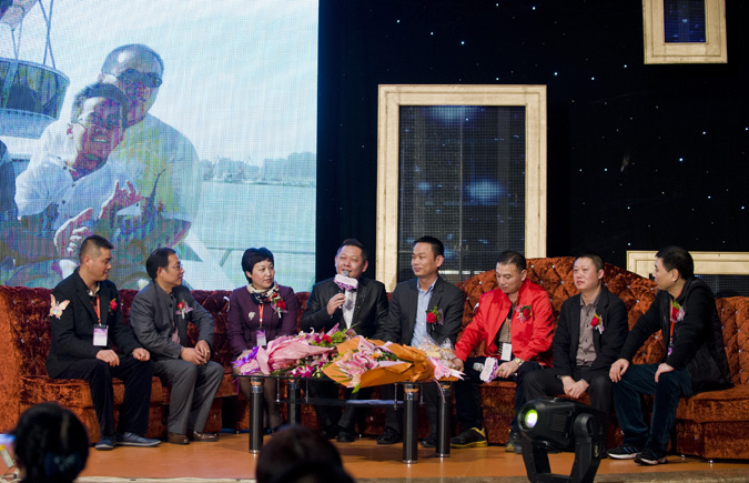 翁董事长与各领导接受访谈