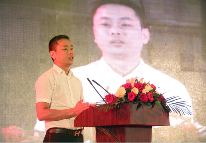 翁董应邀出席中国内衣经销高峰论坛会议
